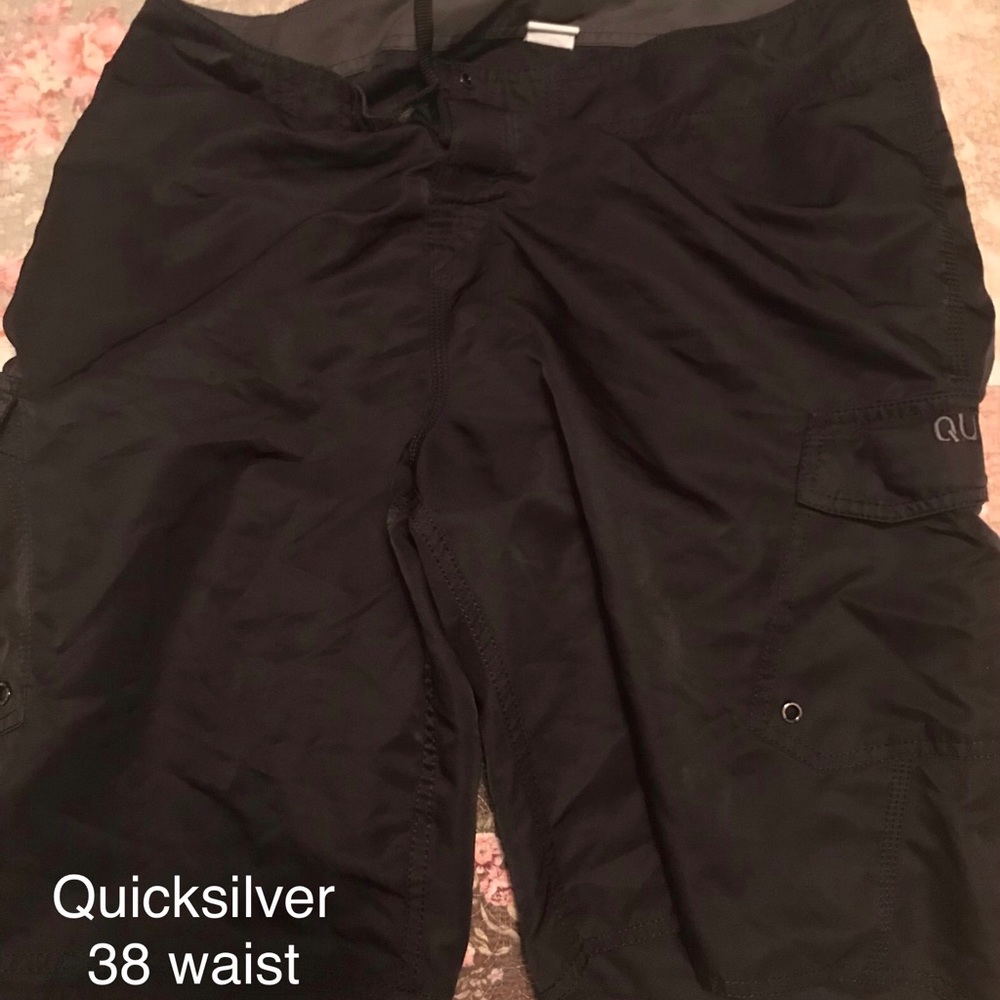 Men’s 38 quicksilver board shorts
